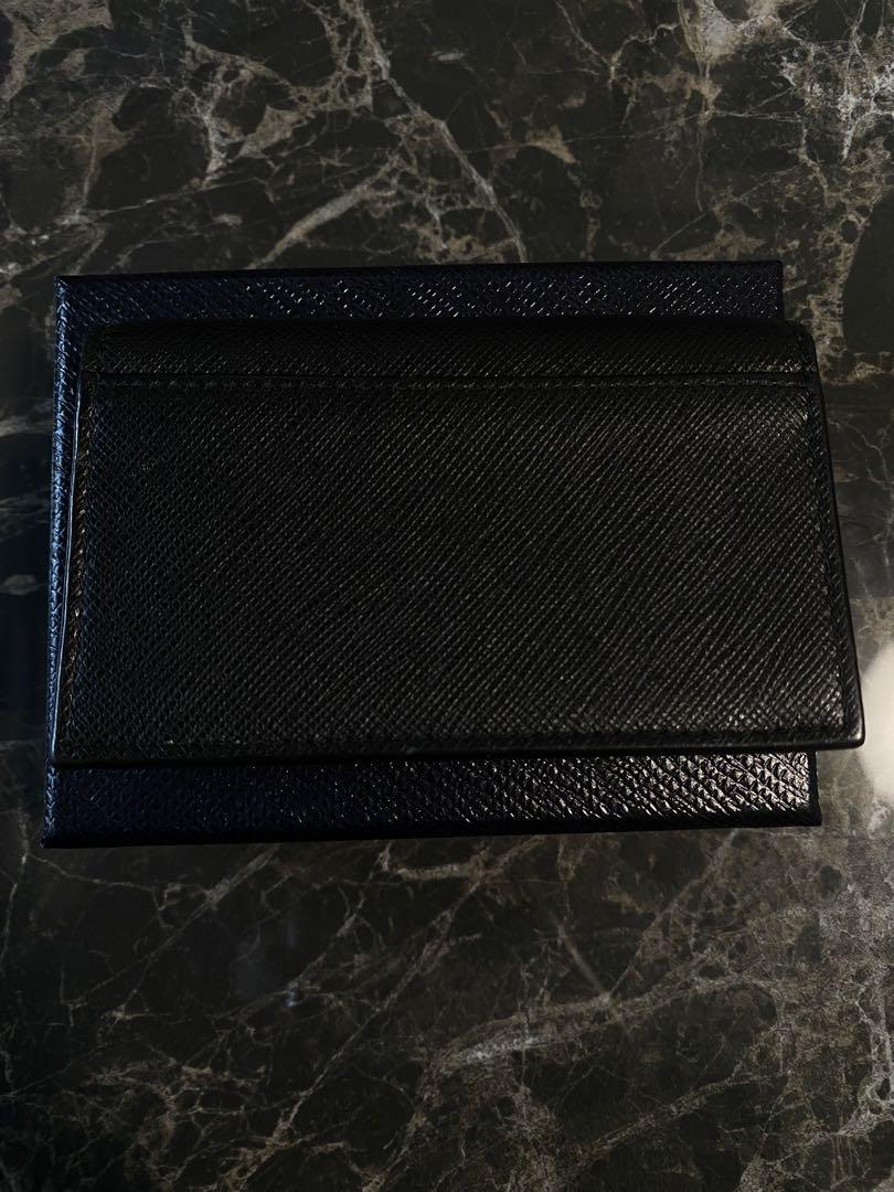卍 Prada