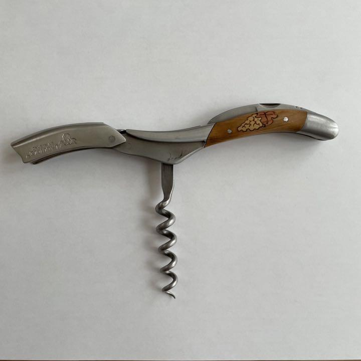 進化し続けるオールハンドメイド・ソムリエナイフ「ラギオール