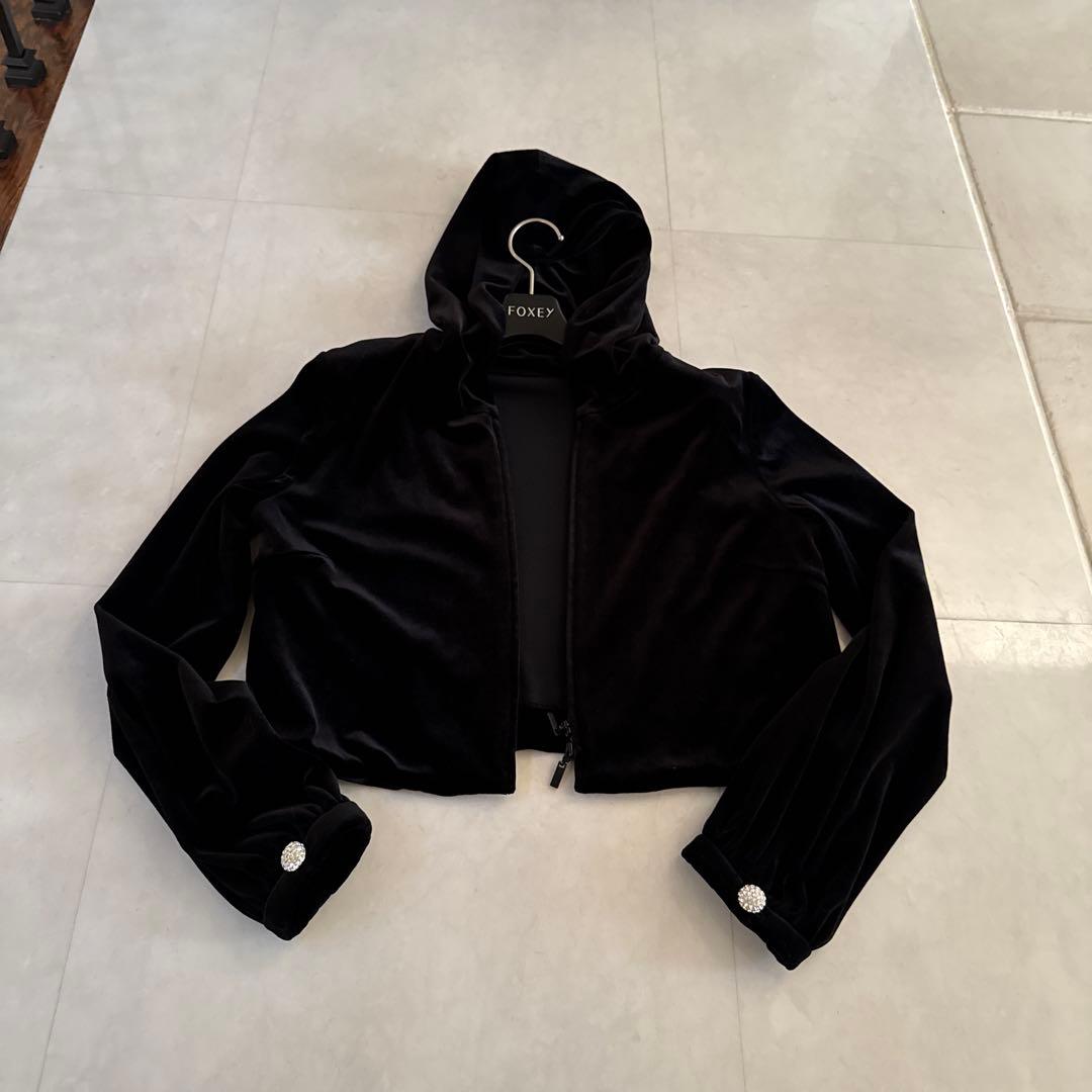 フォクシー ビジュボタン黒 ベルベット フード付きパーカー40M・Foxey