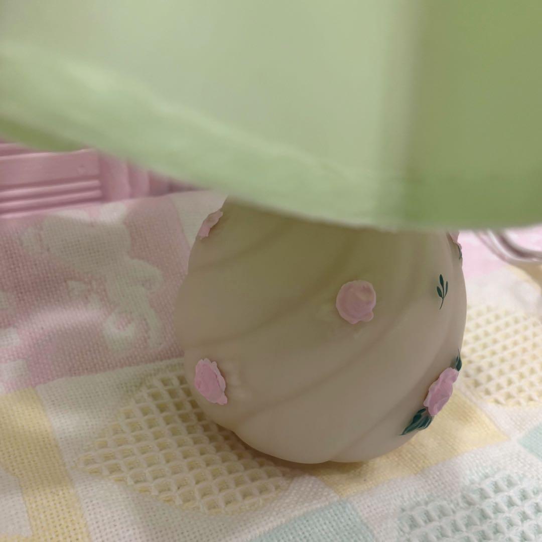 ヴィンテージ 花柄装飾 パステルグリーン シェードテーブルランプ目立った傷や汚れなし NEXPOTALLINN_EU