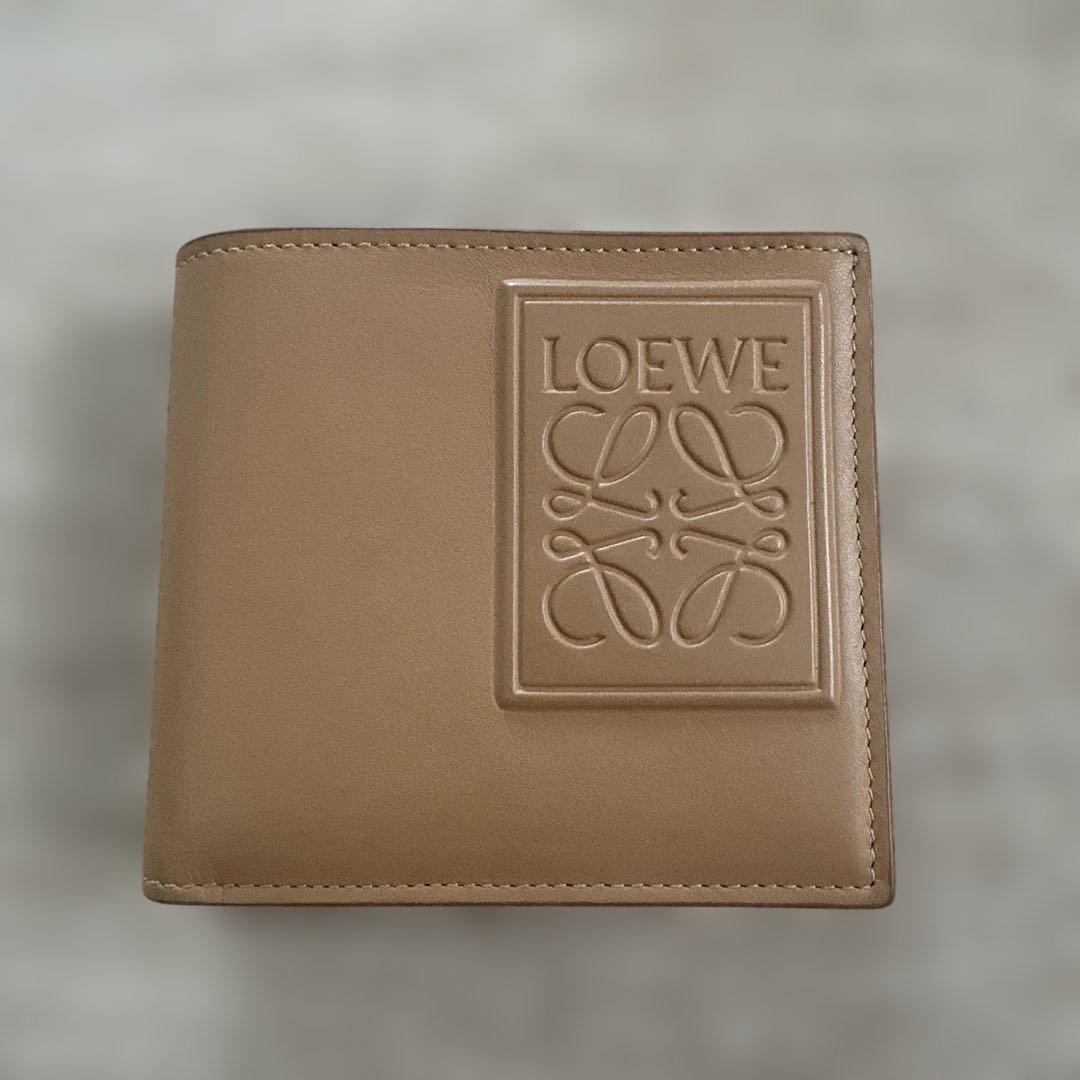 LOEWE ベージュ 二つ折り財布 LOEWE ベージュ 二つ折り財布 - メルカリ
