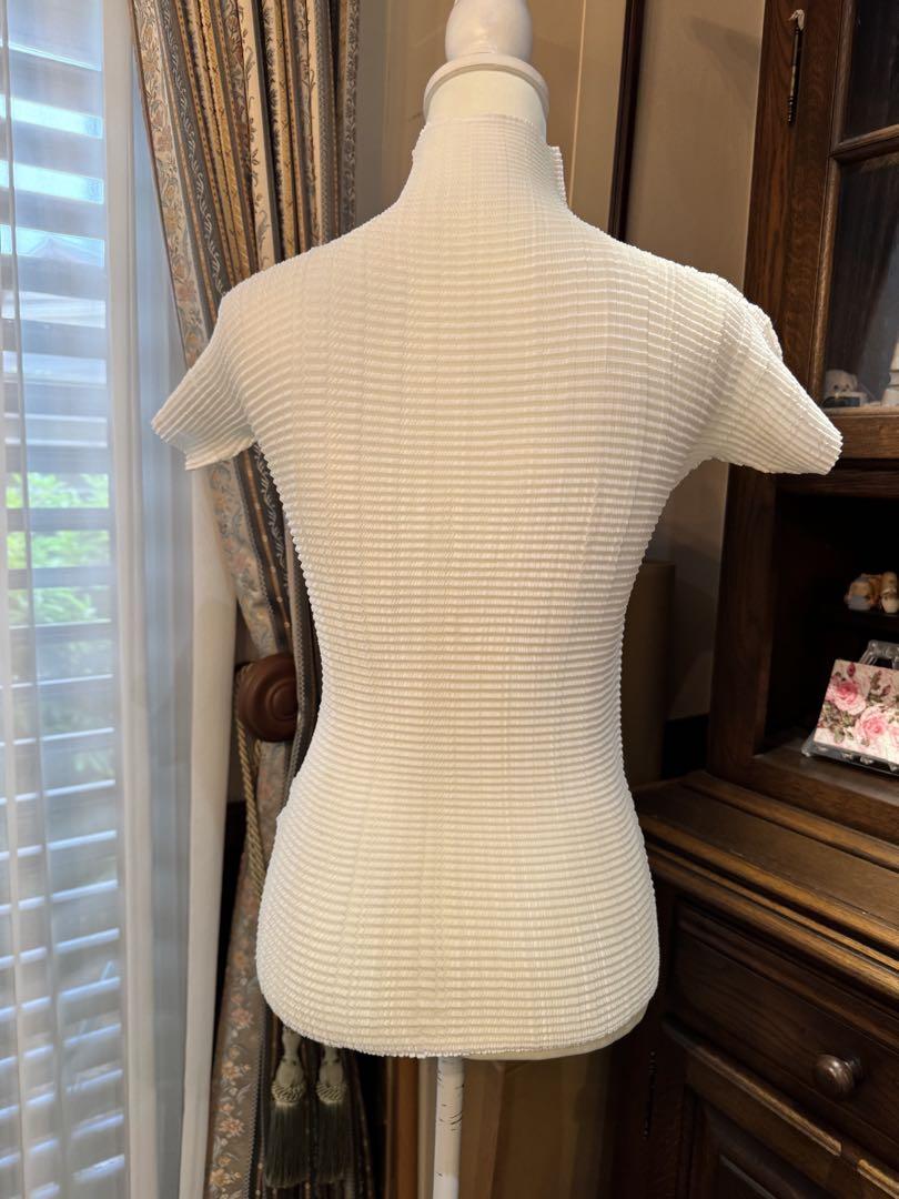 ビッグ割引 ❤️ISSEY MIYAKE/❤️イッセイミヤケ ❤️トップス❤️ホワイト トップス