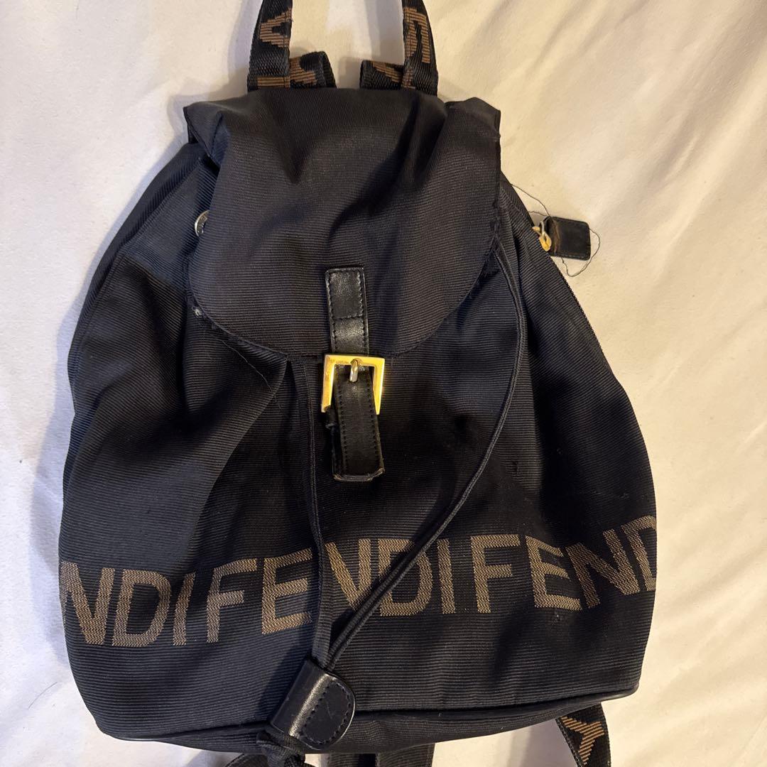 FENDI ブラック リュック・バックパック