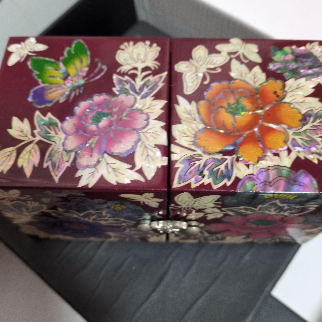 螺鈿 花柄収納箱 深い赤色