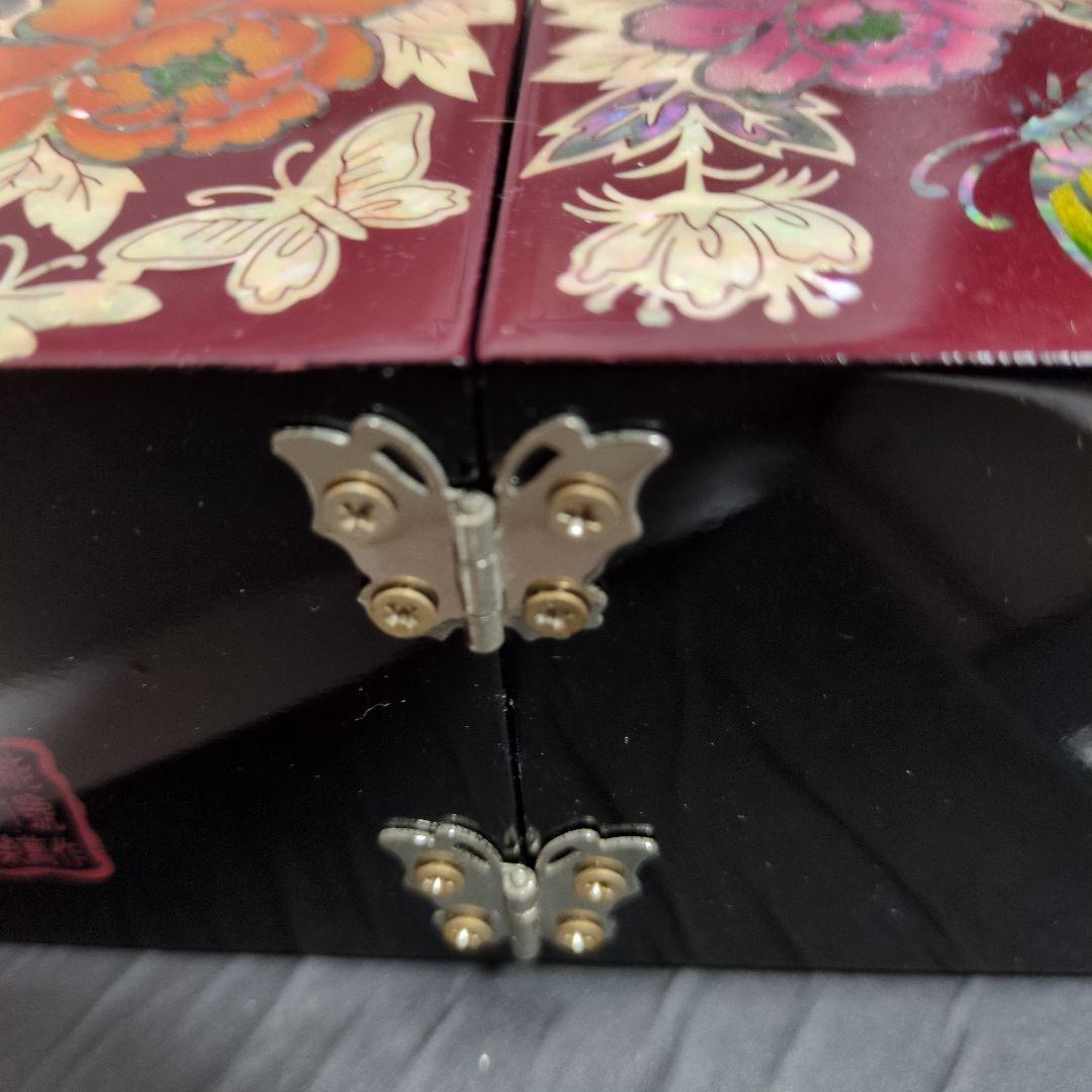 螺鈿 花柄収納箱 深い赤色