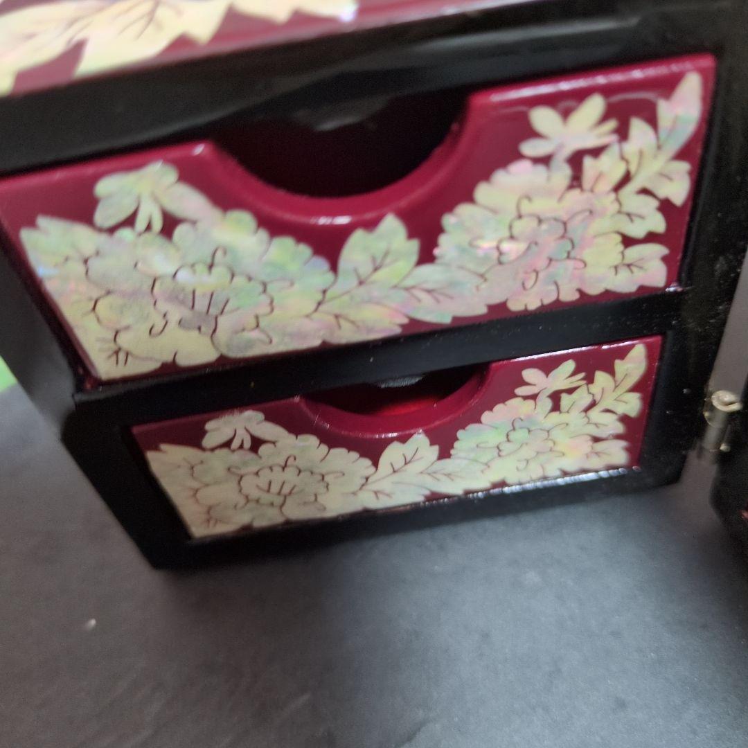 螺鈿 花柄収納箱 深い赤色