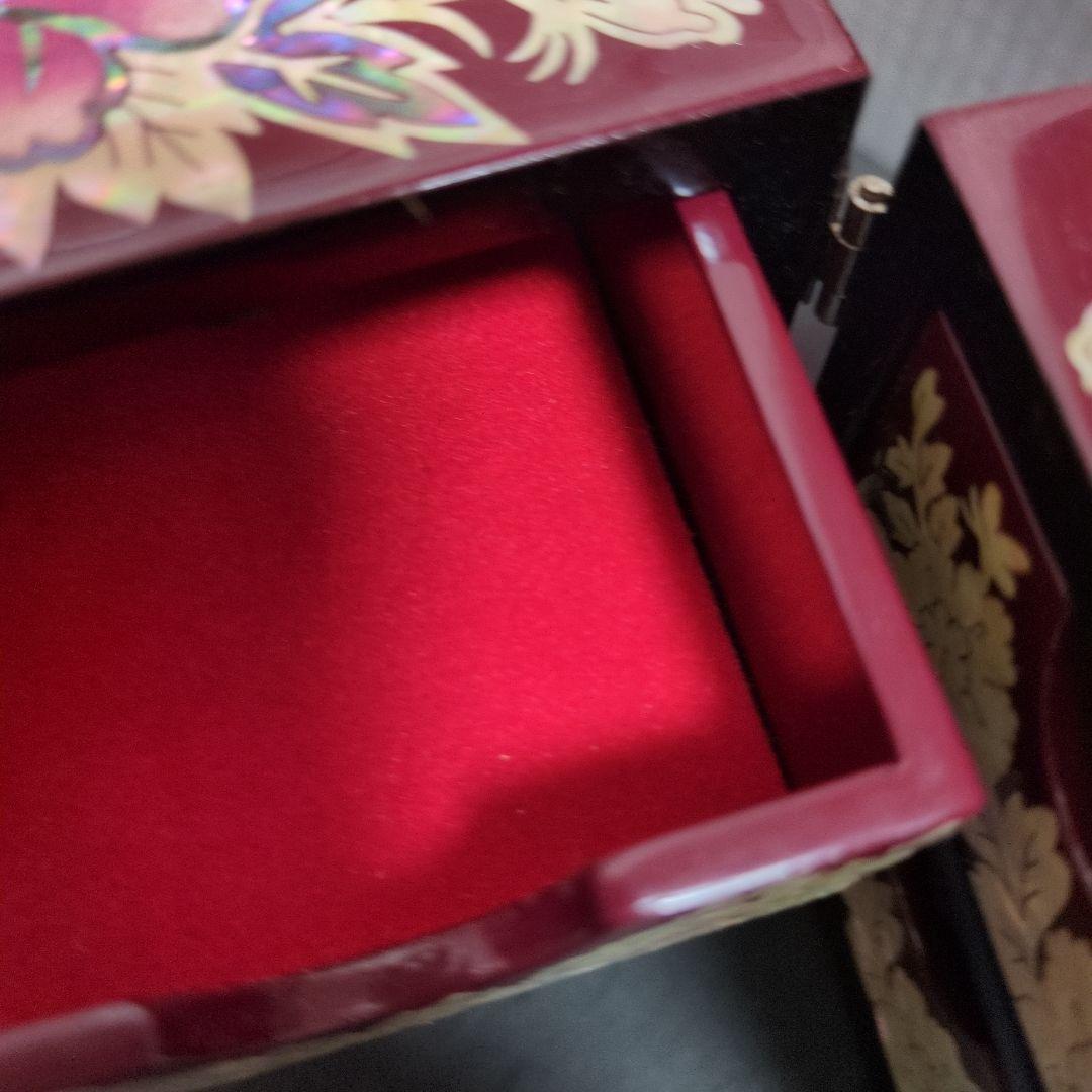 螺鈿 花柄収納箱 深い赤色