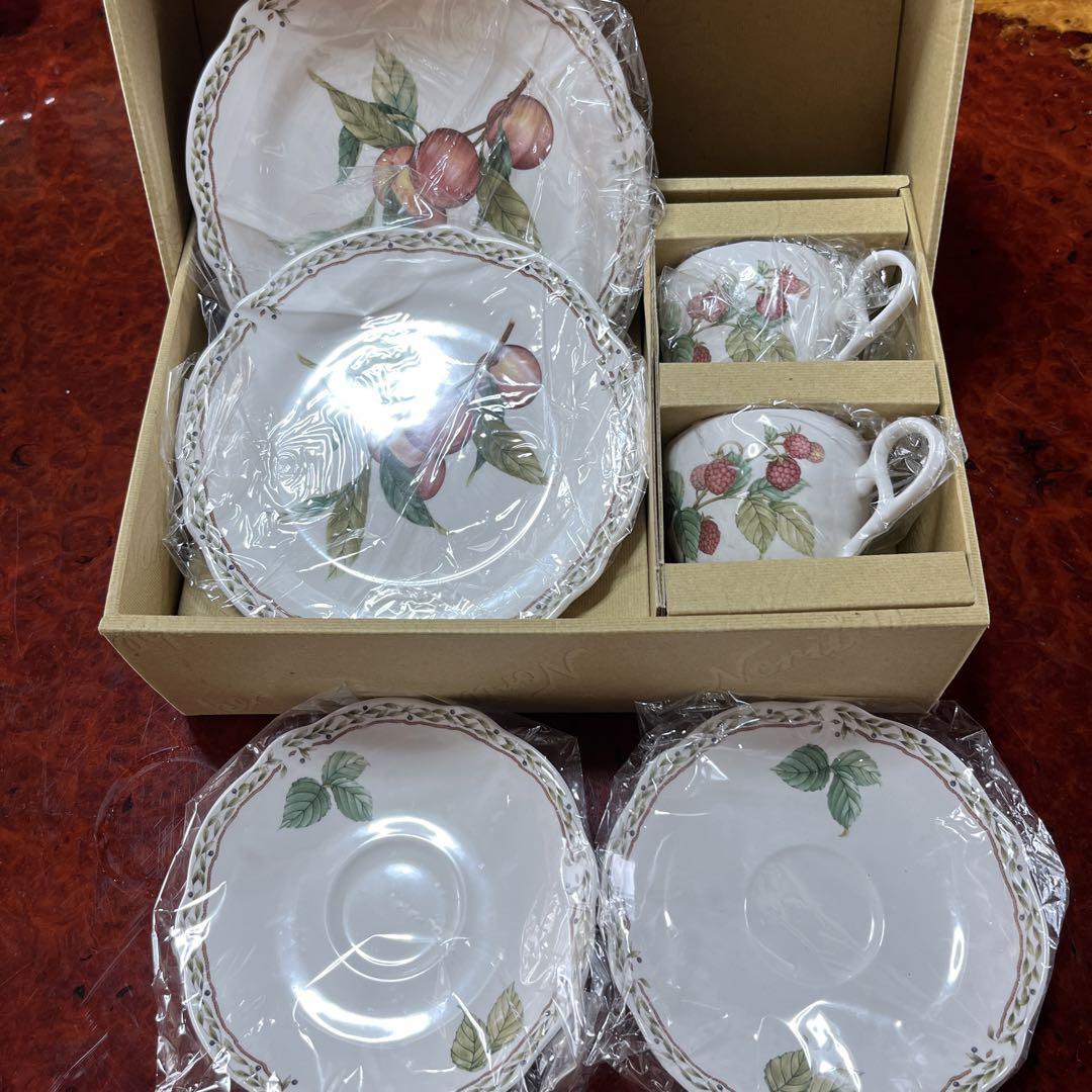 ノリタケロイヤルオーチャド廃盤品 カップ&ソーサー2 点19㎝プレート２枚
