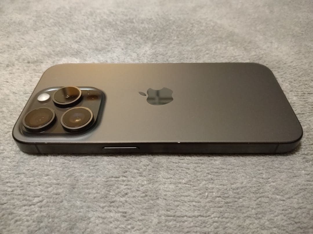 iPhone15pro 512GB ブラックチタニウム　SIMロックなし