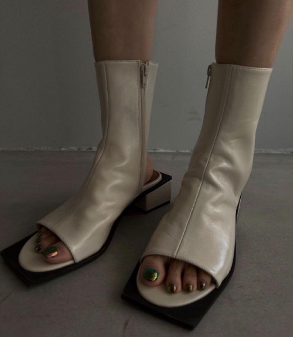 【ととまる】MEDI SCOOP OUT SHORT BOOTS MEDI SCOOP OUT SHORT BOOTS - メルカリ