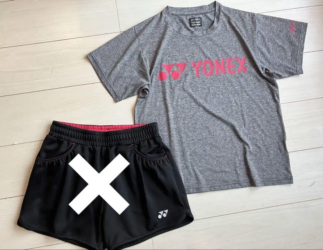 YONEXヨネックス 黒ショートパンツと杢グレー×ブライトピンクロゴTシャツ上下