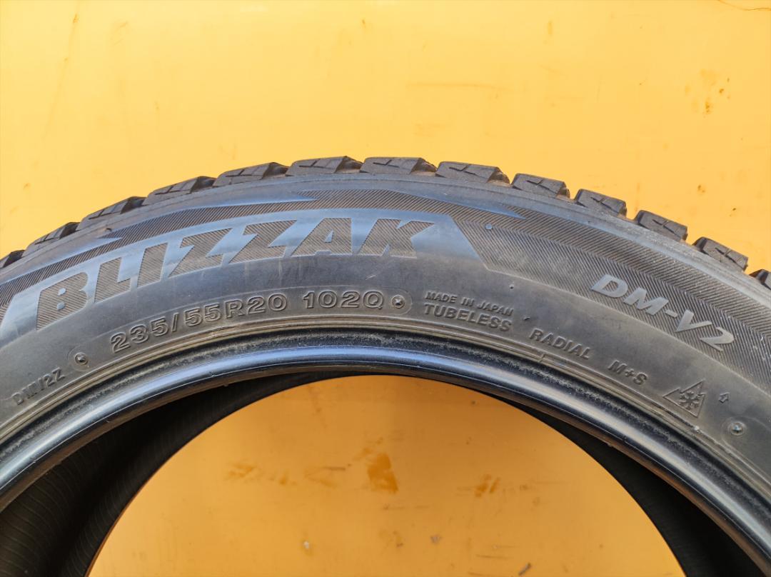 BRIDGESTONE BLIZZAK DM-V2 235/55R20 4本