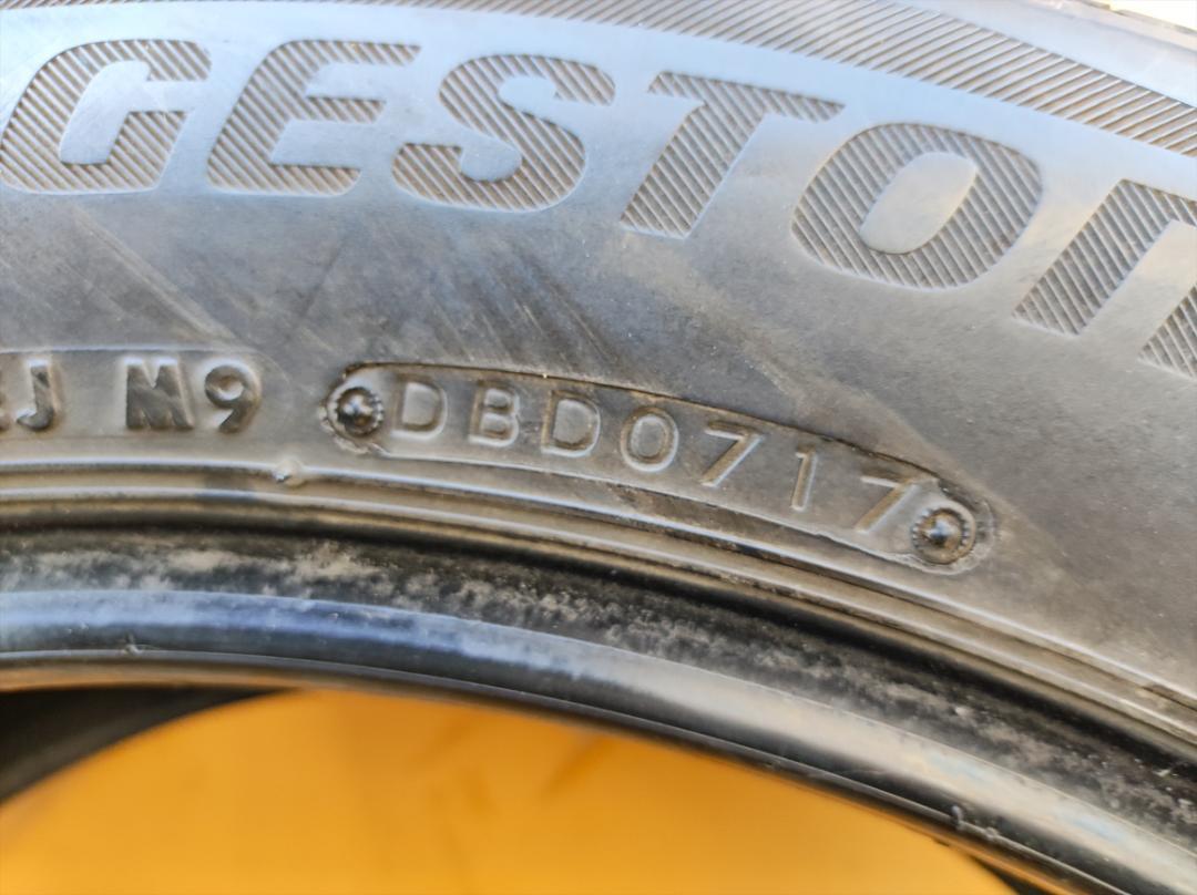 BRIDGESTONE BLIZZAK DM-V2 235/55R20 4本