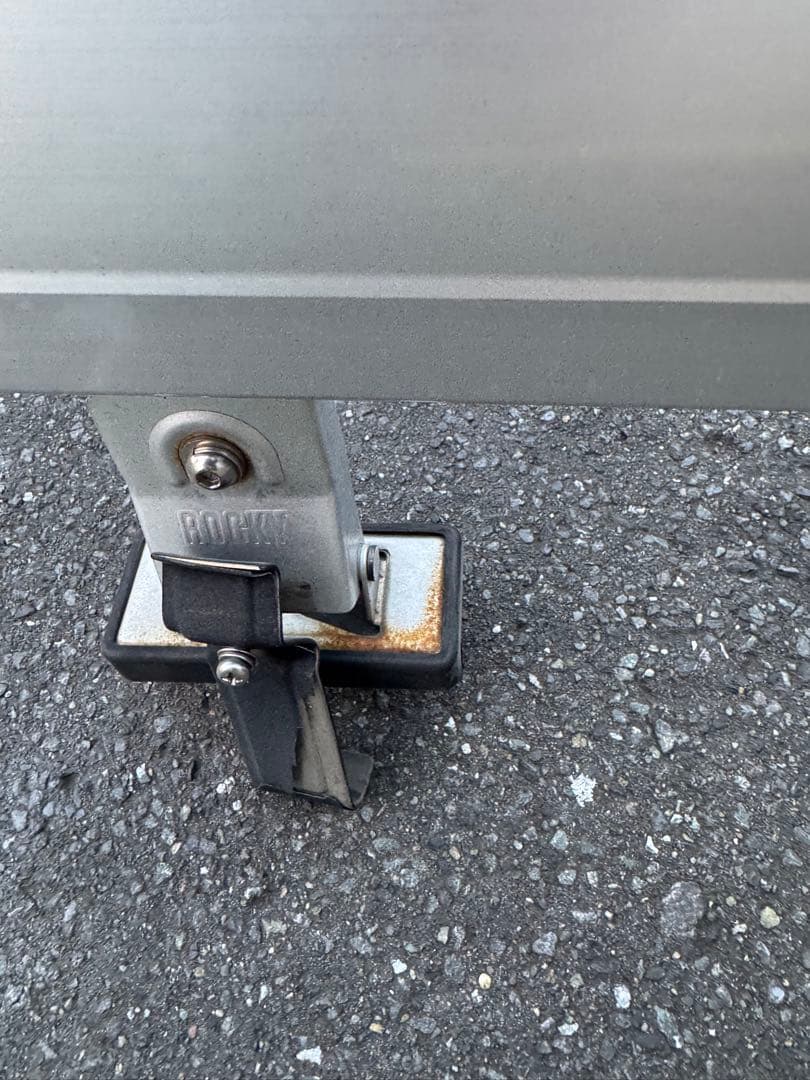 アルミ製ルーフキャリア傷や汚れあり