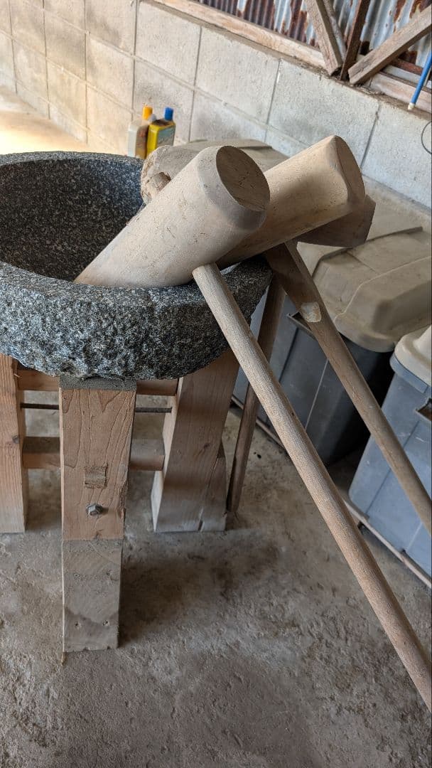 石製臼と木製杵セット 直径約40cm目立った傷や汚れなし