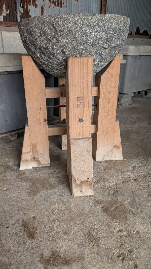 石製臼と木製杵セット 直径約40cm目立った傷や汚れなし