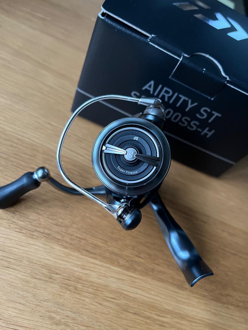 ダイワ DAIWA 23 エアリティST SF 2000SS-H リール
