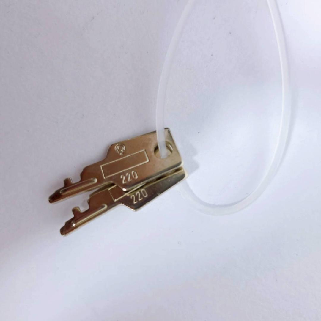 【廃盤品】RIMOWA リモワ トパーズ アタッシュケース アルミニウム 【廃盤品】RIMOWA リモワ トパーズ アタッシュケース アルミニウム