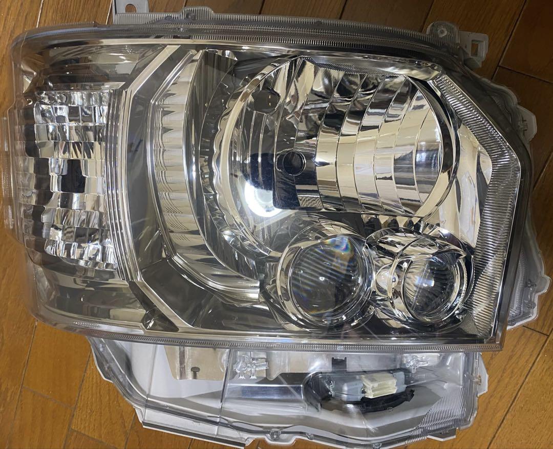 トヨタ ハイエース7型ダークプライム2純正LEDヘッドライト右側