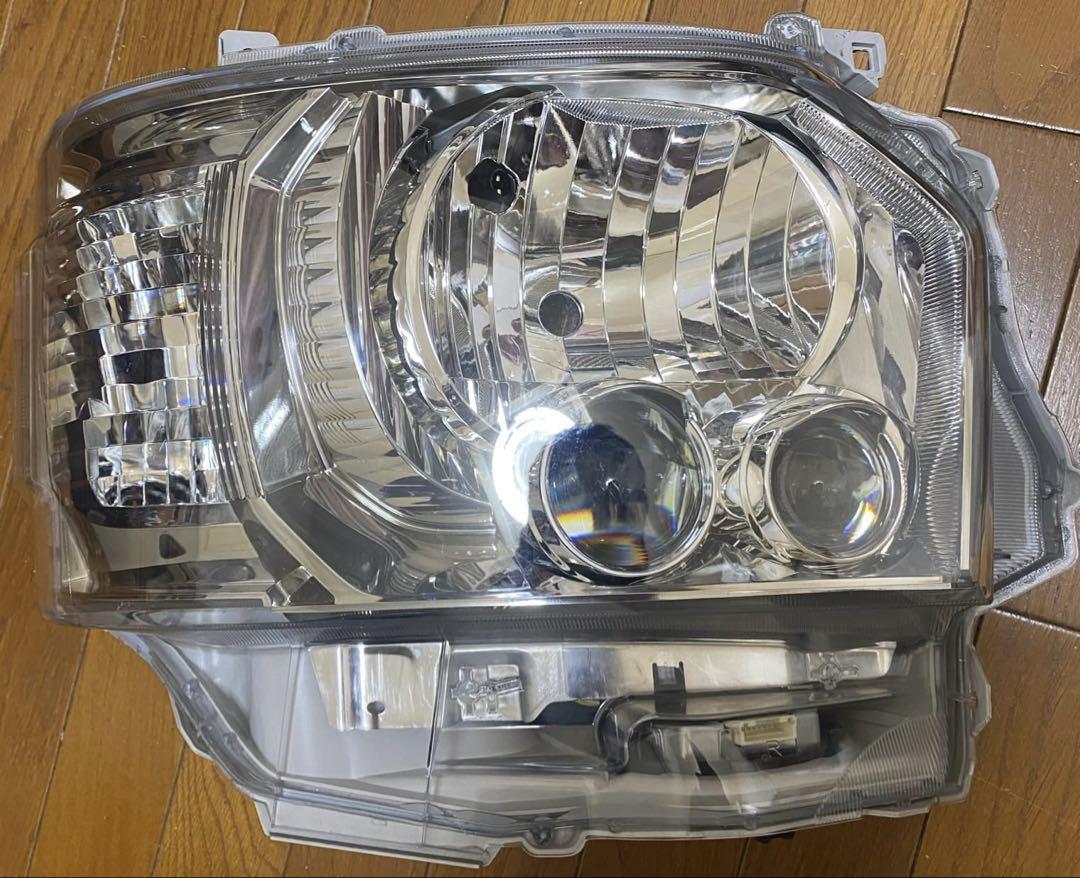トヨタ ハイエース7型ダークプライム2純正LEDヘッドライト右側