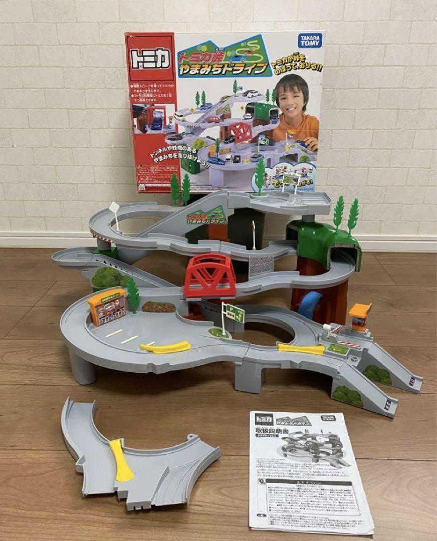 タカラトミー　にぎやかドライブ　トミカビル　やまみちドライブ