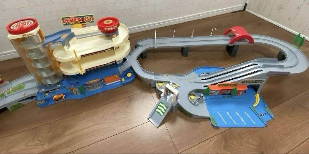 タカラトミー　にぎやかドライブ　トミカビル　やまみちドライブ