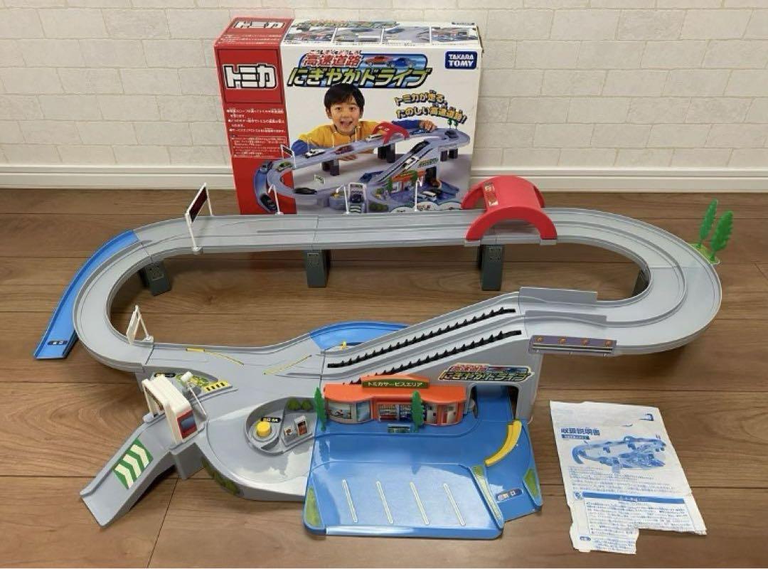 タカラトミー　にぎやかドライブ　トミカビル　やまみちドライブ