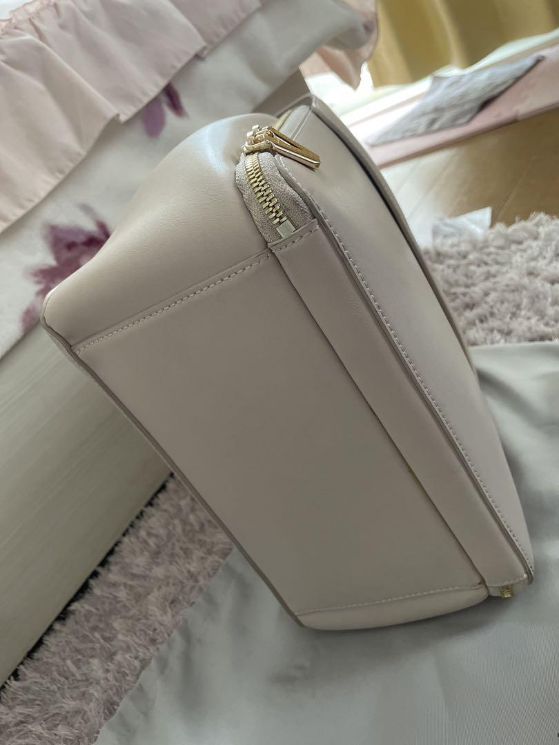 CHARLES & KEITH ホワイトリュック