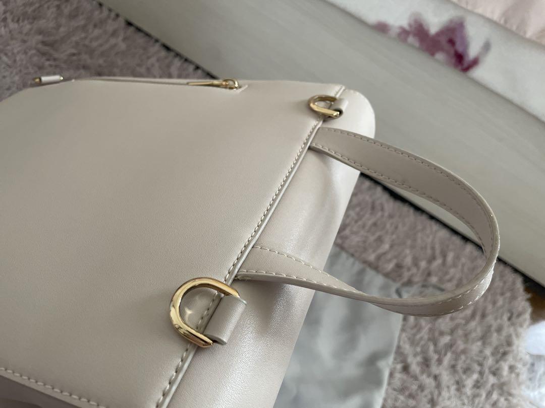 CHARLES & KEITH ホワイトリュック