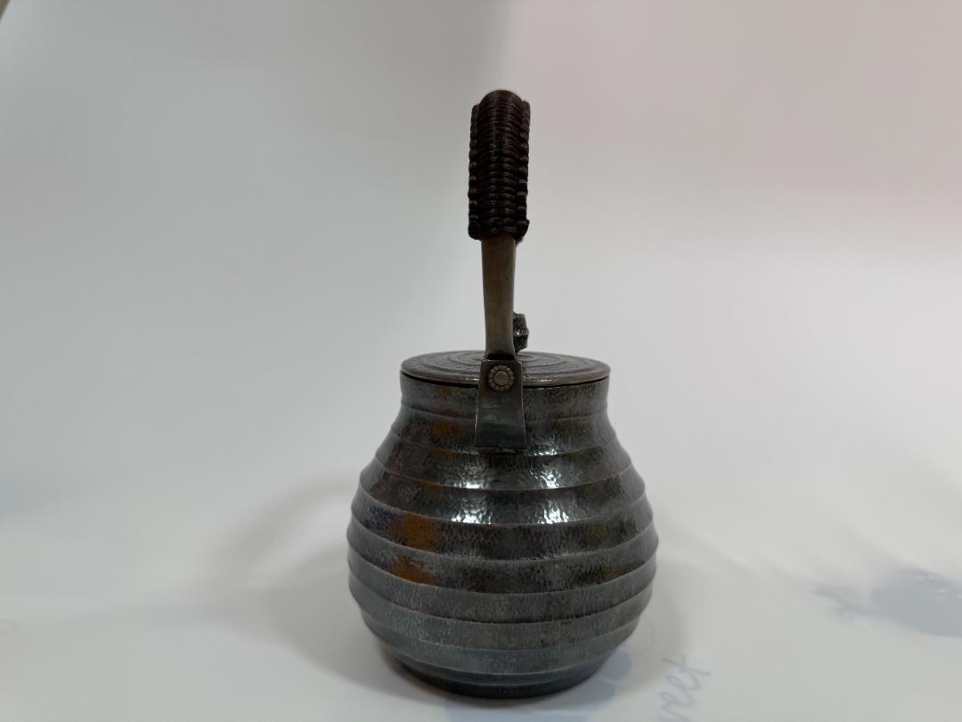 純銀製 芋頭紋 湯沸 銀瓶 煎茶道具 重さ679ｇ 純銀製 芋頭紋 湯沸 銀瓶 煎茶道具 重さ679g 工芸品