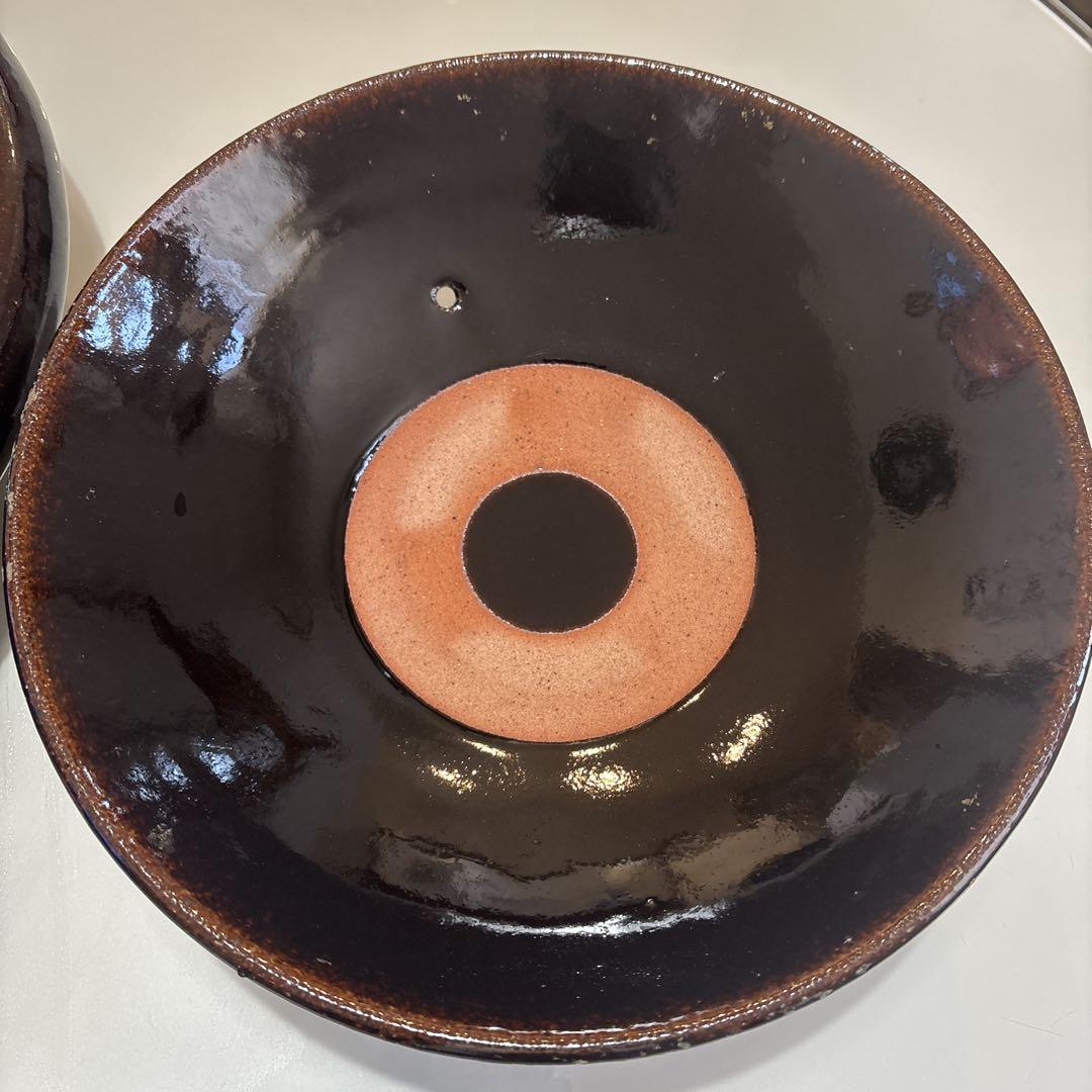 黒い陶器の土鍋