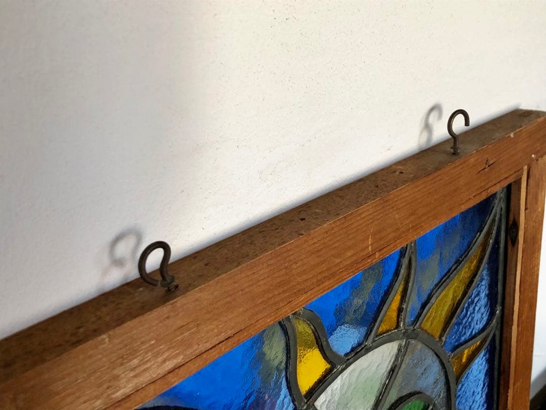 ステンドグラス傷や汚れあり