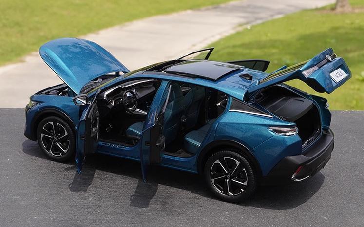 Amazon | 1/18 プジョー PEUGEOT 408X 2023 青 | ミニカー・ダイ