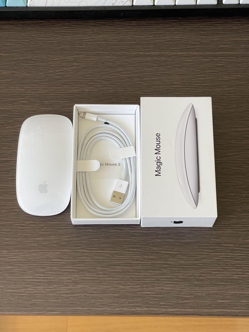Apple Magic Mouse 本体とUSBケーブル