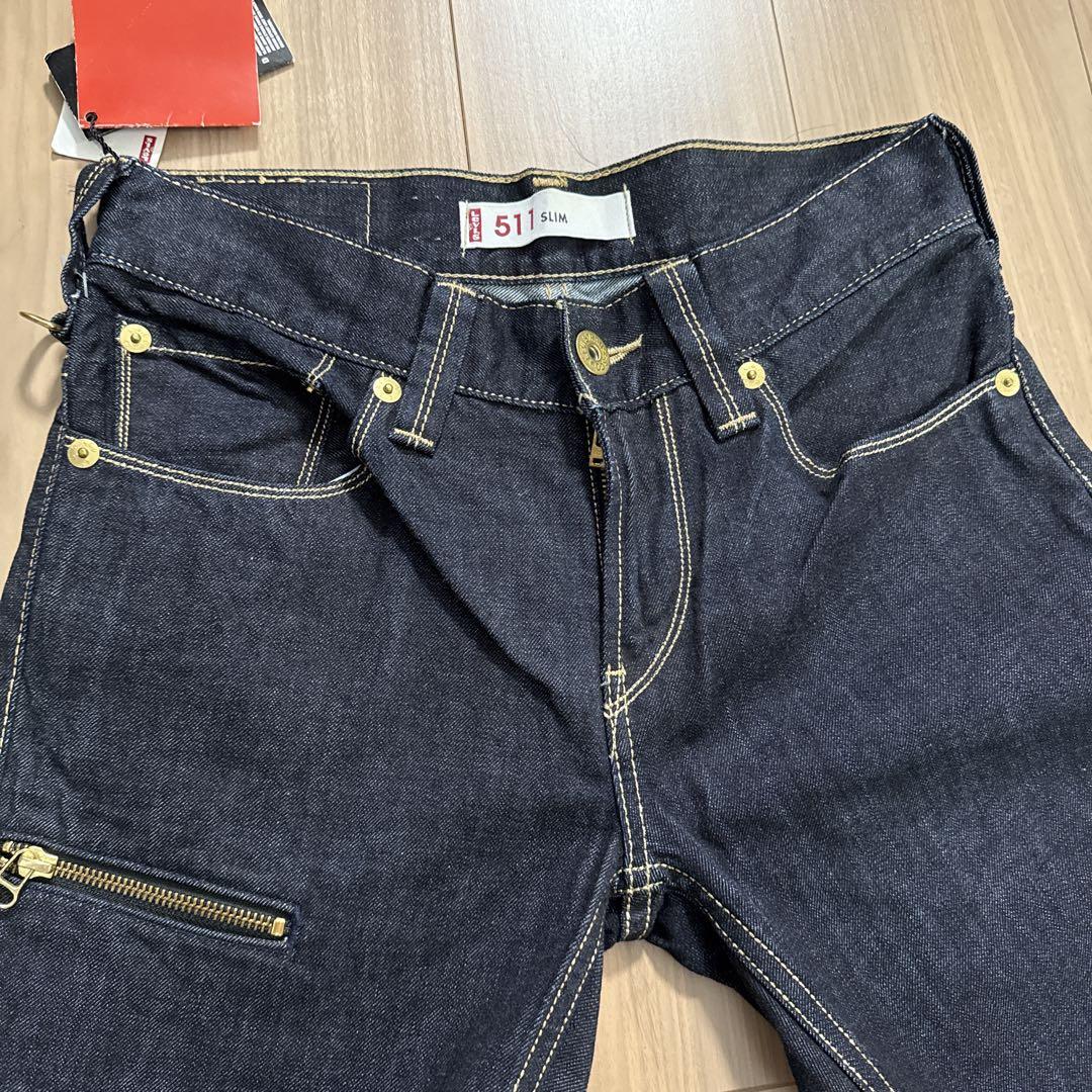 限定品 Levi's EU511 W30 シルバー、ゴールドステッチ 2本セット 限定品 Levi's EU511 W30 シルバー、ゴールドステッチ 2本セット