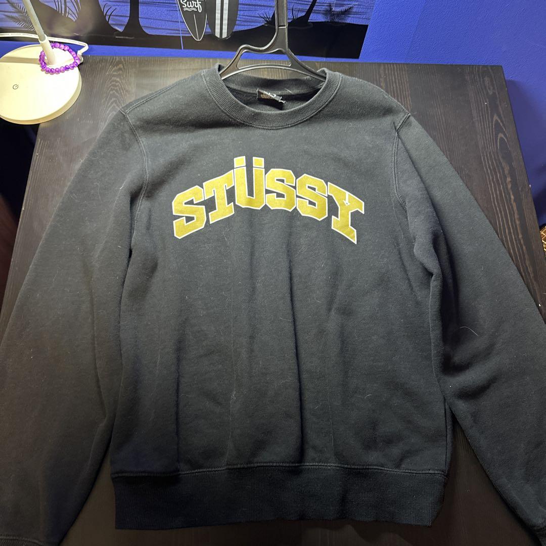 Stüssy ブラック クルーネック スウェット