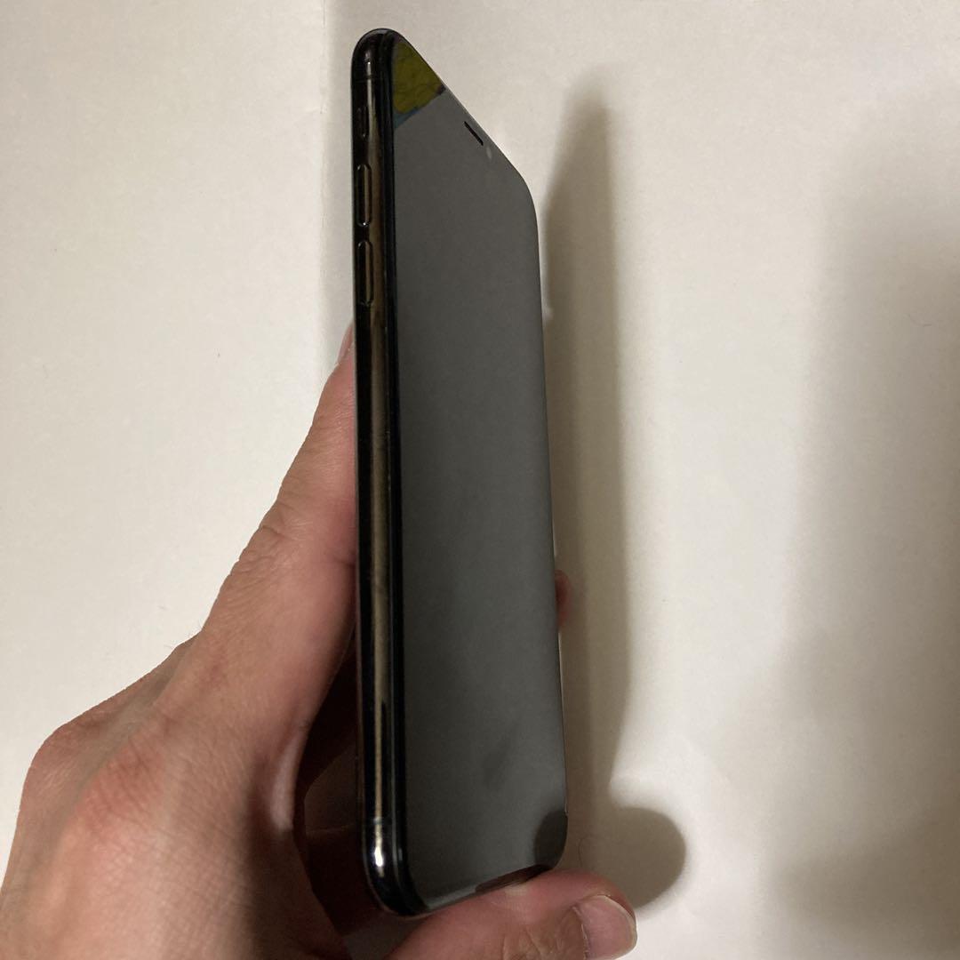 ● iPhone