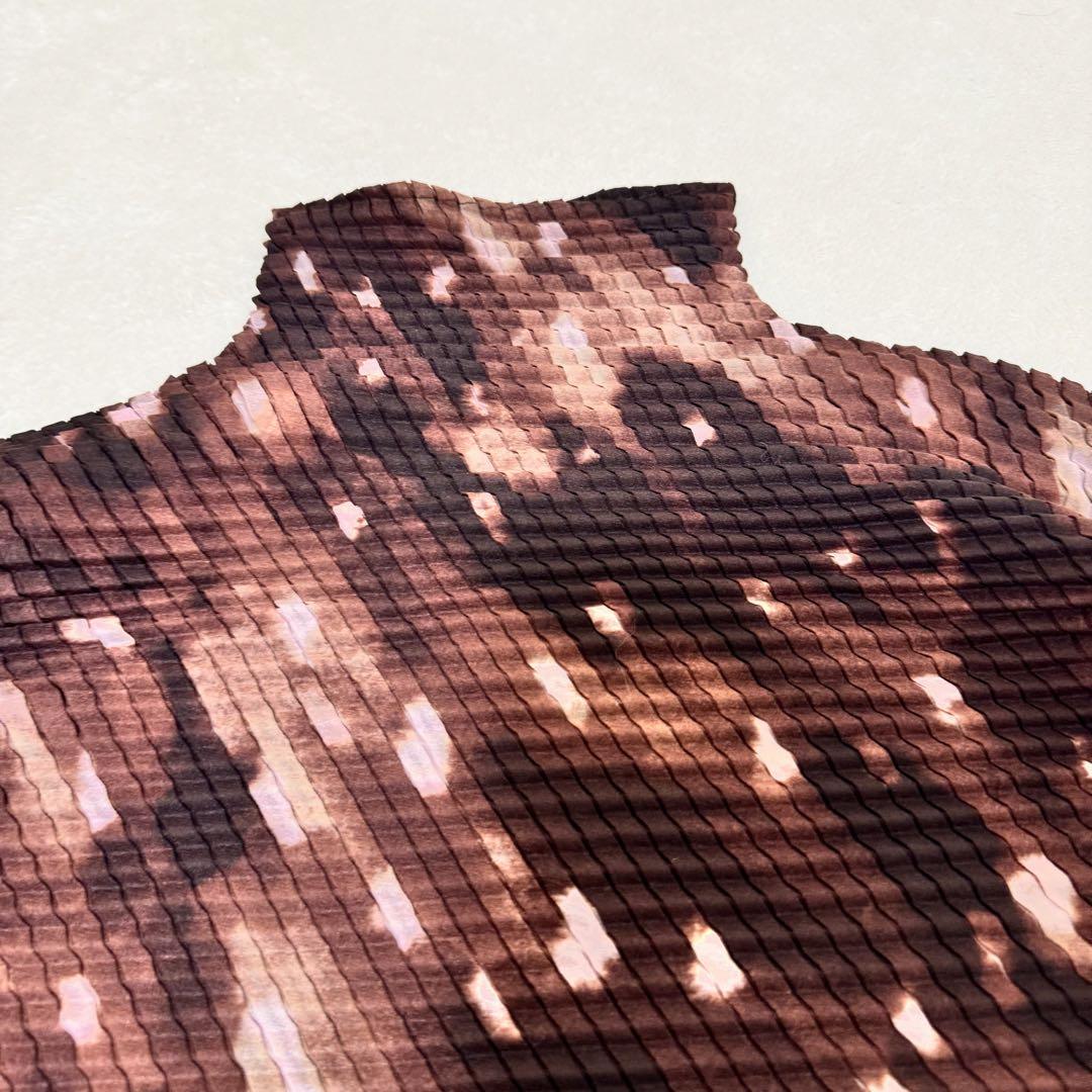 極美品✨ISSEY MIYAKE プリーツ　長袖　ハイネック　ブラウン　変更