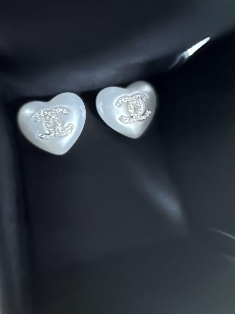 【入荷極小！大人可愛い】CHANEL 秋冬プレコレ限定ハート ピアス ハート❤️chanelピアスコピー ハイブランドアクセサリー激安