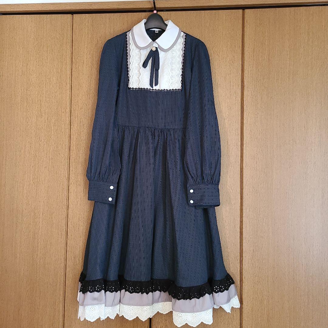 MANUSMACHINA 紺色のワンピース