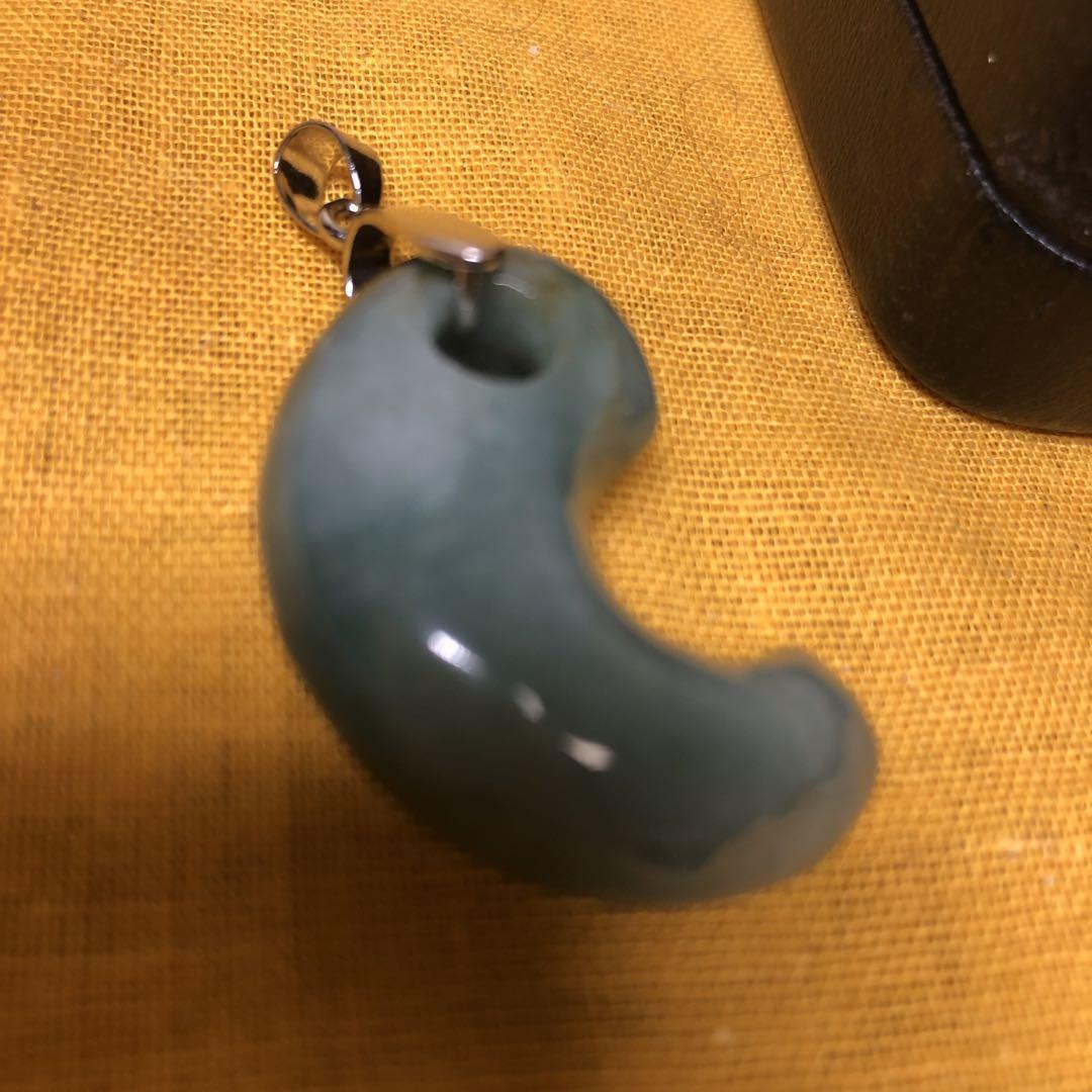 勾玉ネックレストップ(翡翠)