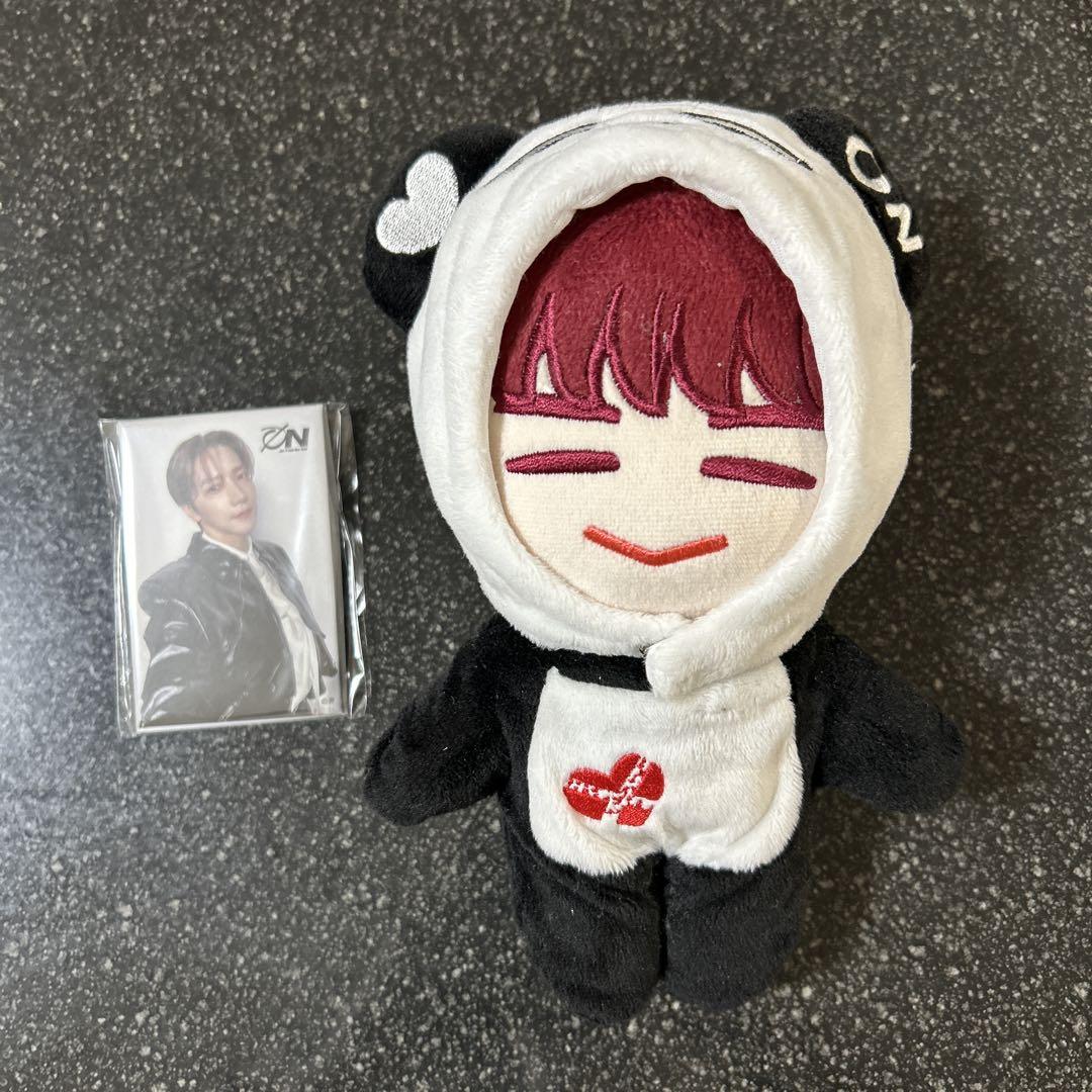 2PM Jun.K パンダミン15cmとスタンド付き缶バッジ