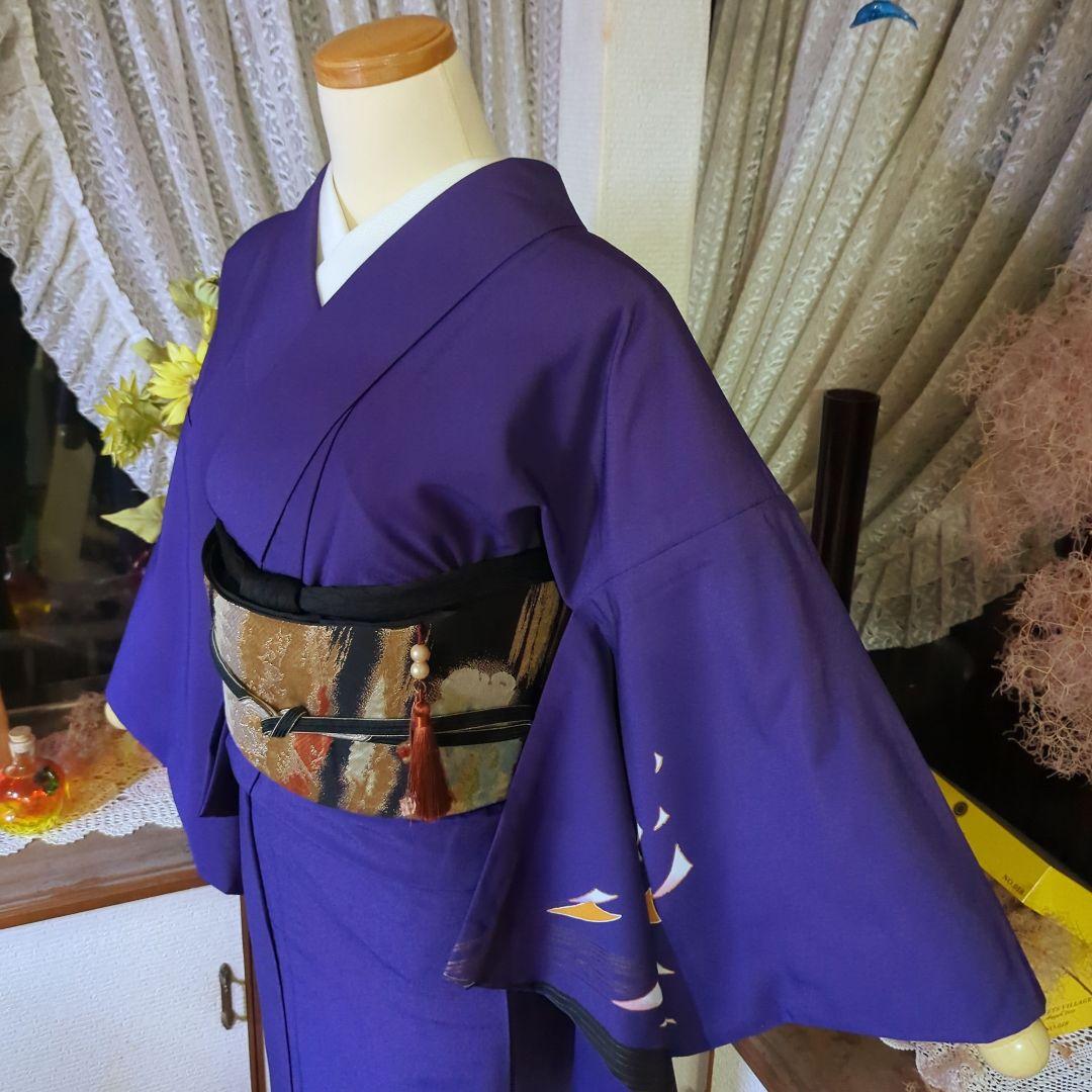 最旬トレンドパンツ 黒の染め分けが入る紫の地に、切嵌模様が舞う粋な洗えるお着物です 着物・浴衣