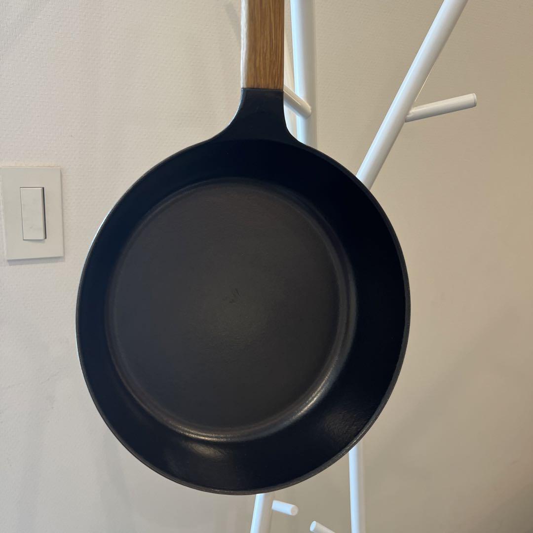 【美品】VERMICULAR FRYING PAN24センチ レシピ本