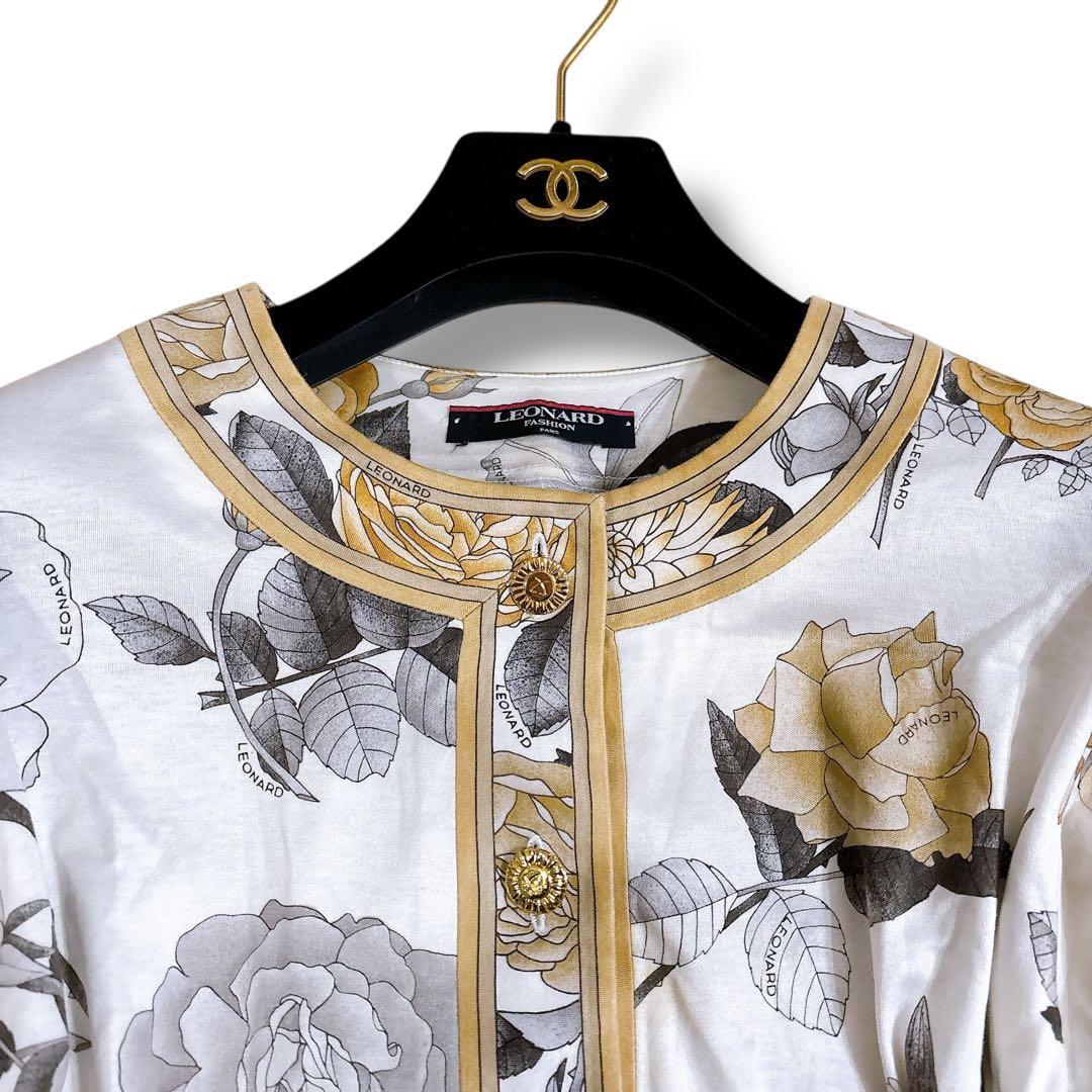 こ**LEONARD レオナール★ノーカラージャケット 花柄 ロゴボタン LEONARD レオナール 花柄 総柄 金ボタン ノーカラージャケット 白 M