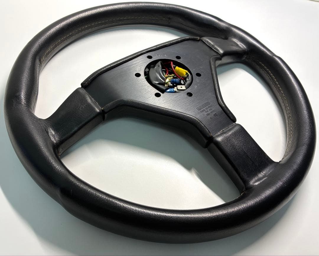 モモ MOMO ギブリ ステアリング35cm/ホーンボタン/NARDI/ナルディ