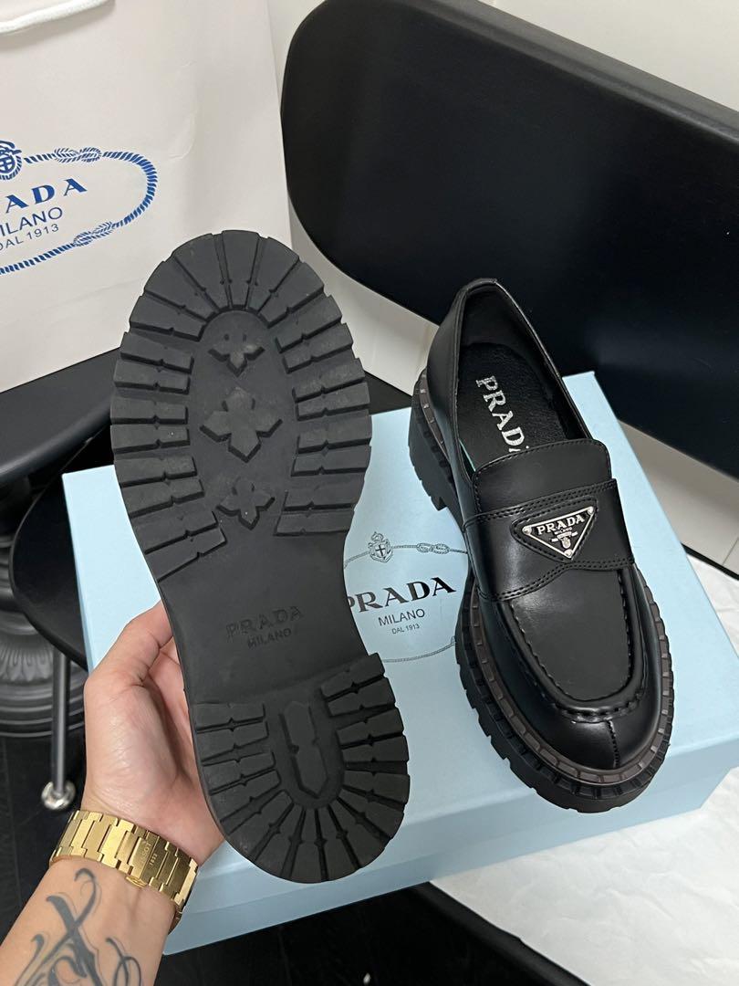 ブラッシュドレザー ローファー