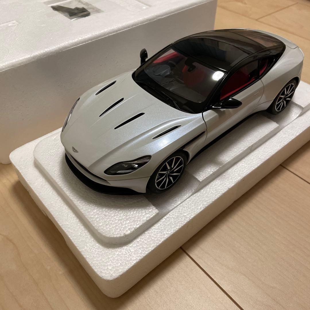 AUTOart Aston Martin DB11 ホワイト 1/18