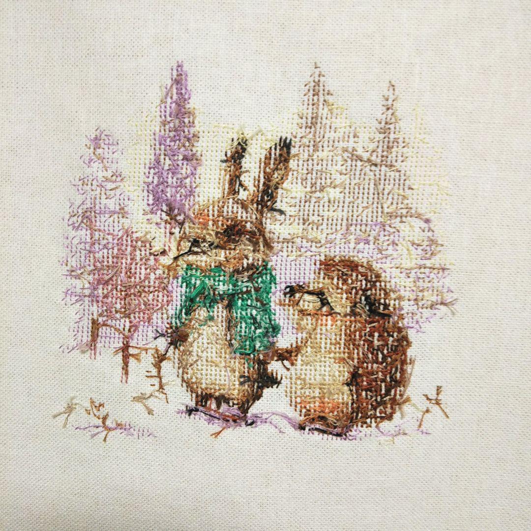 クロスステッチ完成品 ハリネズミとウサギさん ハンドメイド刺繍