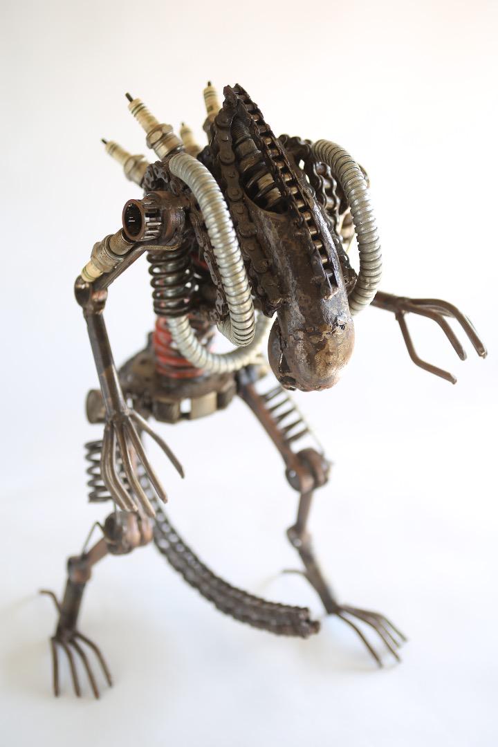 メタルアート 鉄製 アイアン エイリアン 高さ45cm 横30cm 美術品